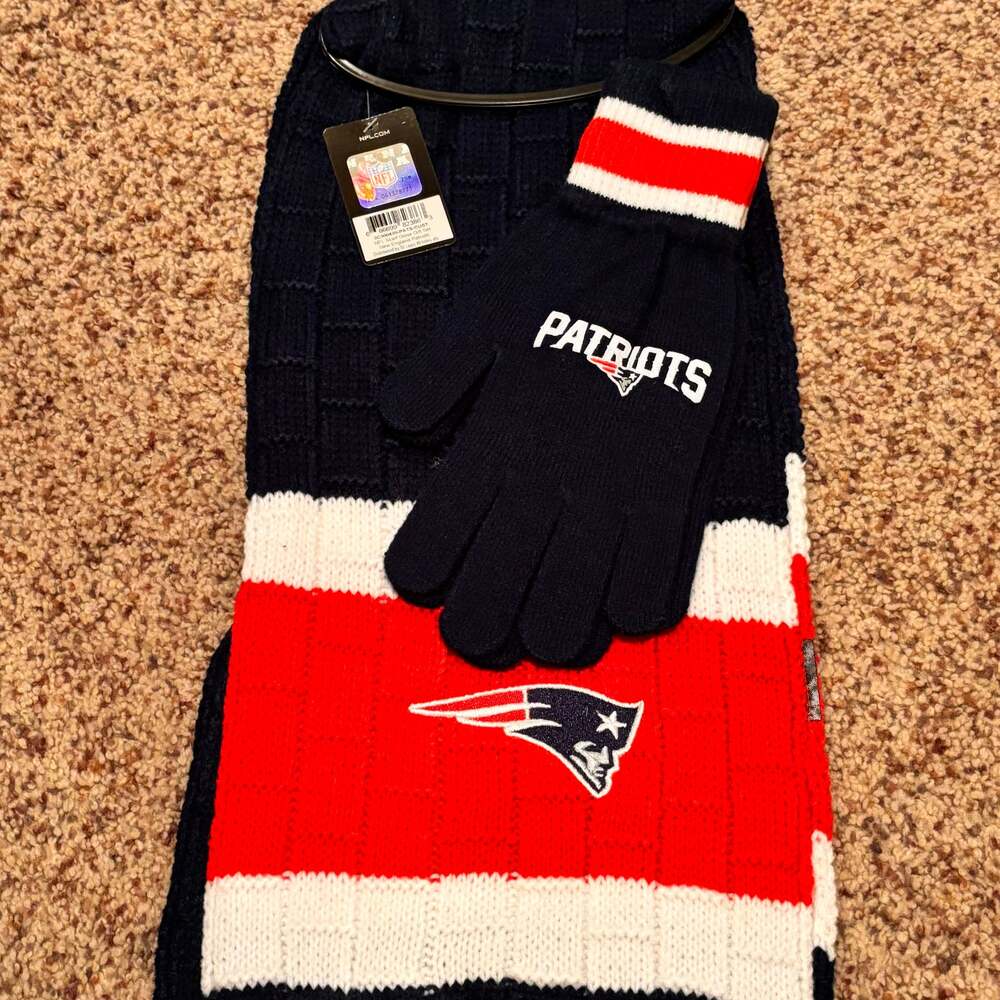 NFL New England Patriots Scarf and Glove Knit Gift Set
